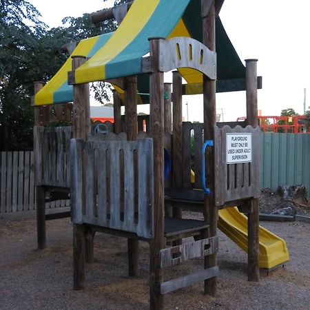 Bundaberg East Cabin And Tourist Park Екстер'єр фото